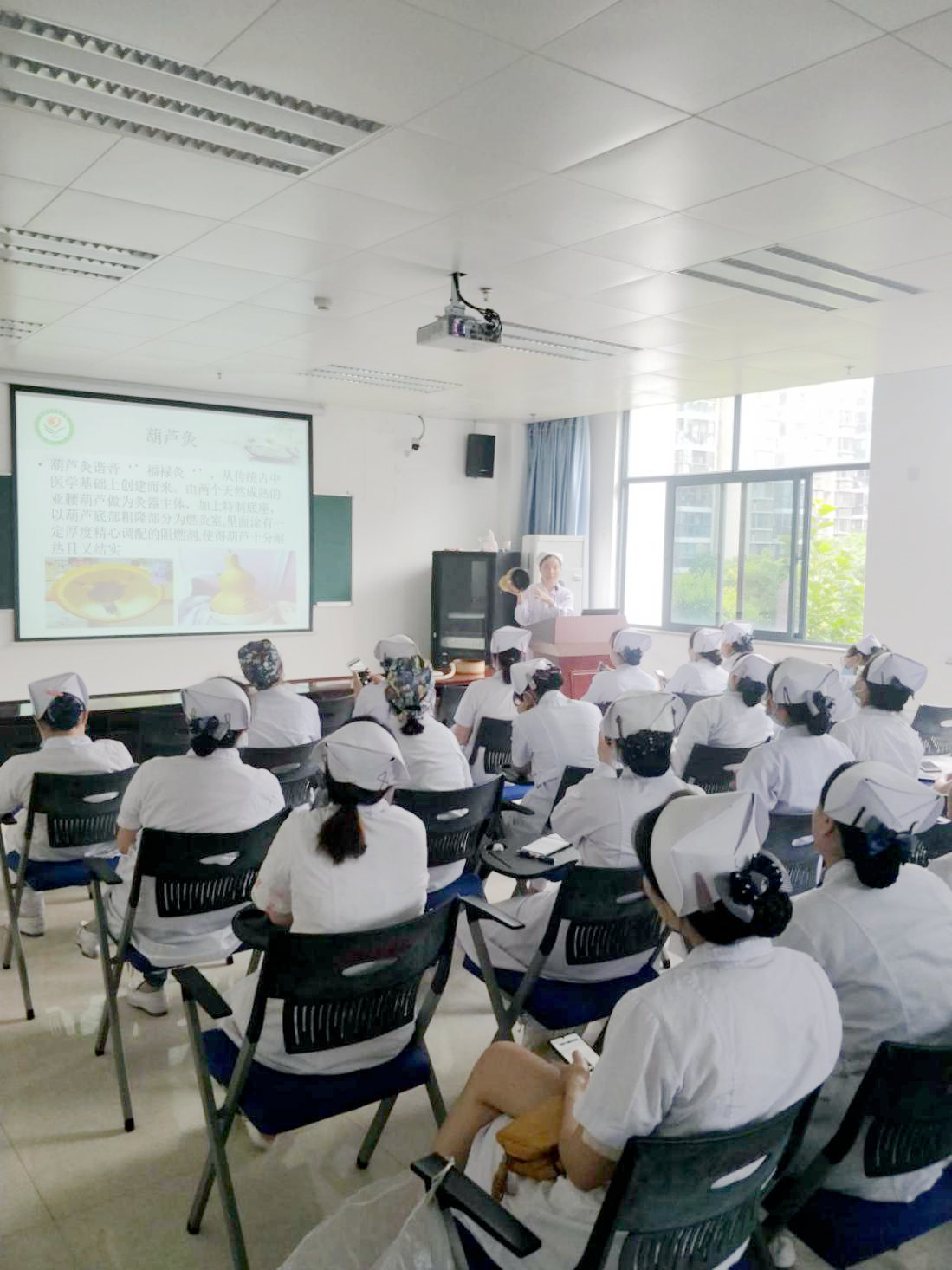 讓中醫(yī)走進生活 -----中醫(yī)護理專科小組活動紀實(圖2)