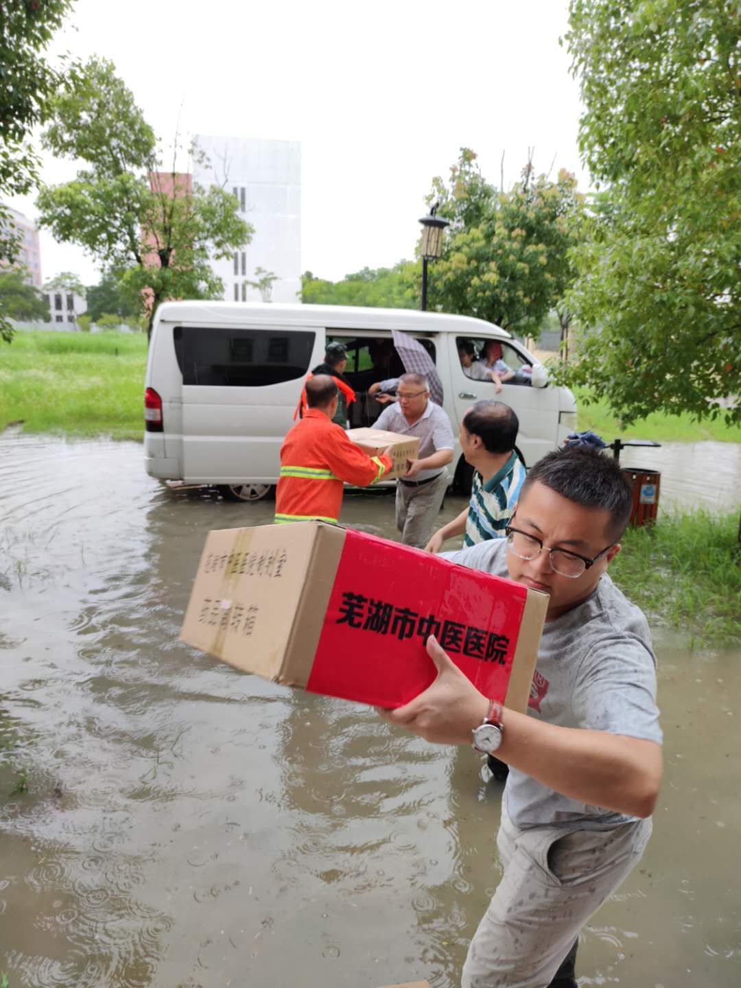 風(fēng)雨同舟  健康護航——市中醫(yī)院慰問抗洪搶險官兵(圖2)