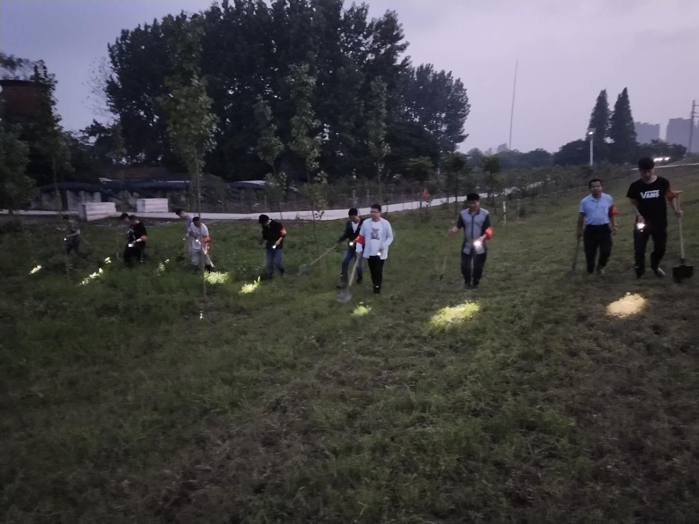 他們把青春的汗水揮灑在抗洪防汛一線——蕪湖市中醫(yī)醫(yī)院防汛抗洪突擊隊側記(圖8)