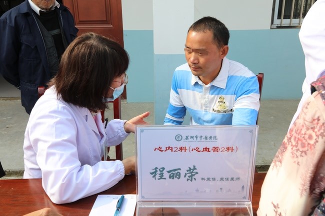 精準(zhǔn)扶貧 健康為民——市財政局、市中醫(yī)院聯(lián)合舉辦“送醫(yī)療下鄉(xiāng)”活動(圖4)