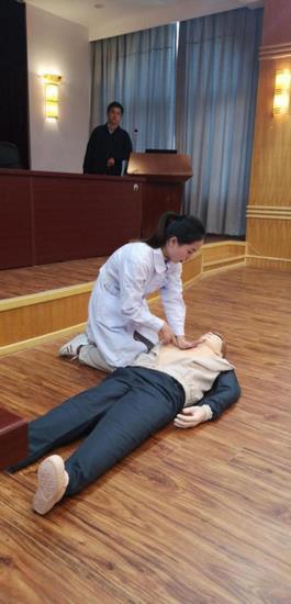 健康科普進(jìn)企業(yè)——我院呼吸內(nèi)科主任陳志祥一行受邀為海創(chuàng)環(huán)保專業(yè)技術(shù)骨干開展健康培訓(xùn)(圖4)