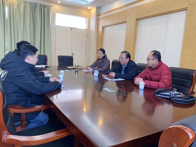 校紀委對附屬醫(yī)院領導干部開展任前廉政談話(圖1)