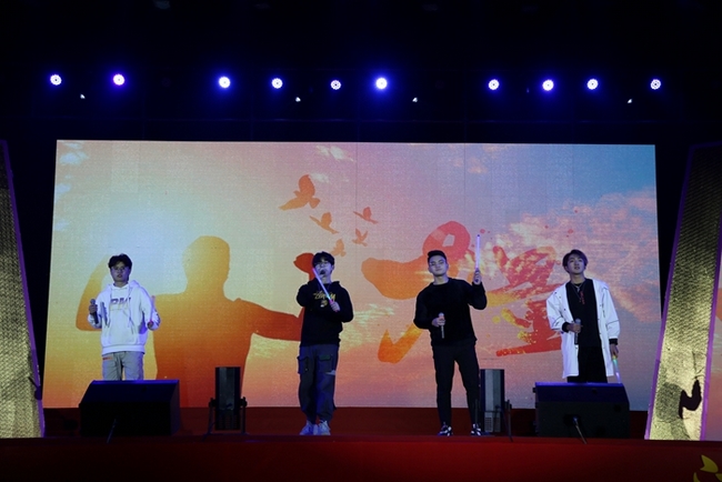 【甲子弦歌 逐夢(mèng)杏林】我校隆重舉行建校60周年慶典晚會(huì)(圖8)