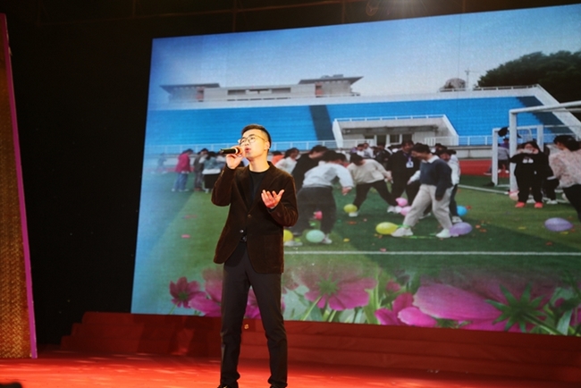 【甲子弦歌 逐夢(mèng)杏林】我校隆重舉行建校60周年慶典晚會(huì)(圖10)