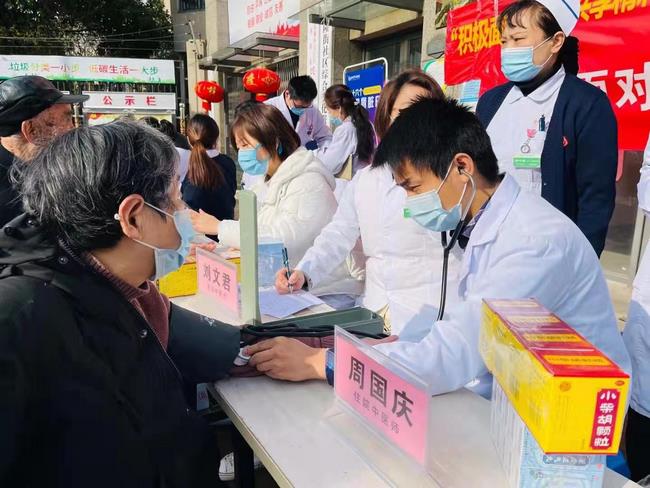 積極面對(duì)腎病 共享精彩人生——我院腎病科、內(nèi)科六支部走進(jìn)中南街道開展第十六個(gè)世界腎臟病日健康義診(圖5)