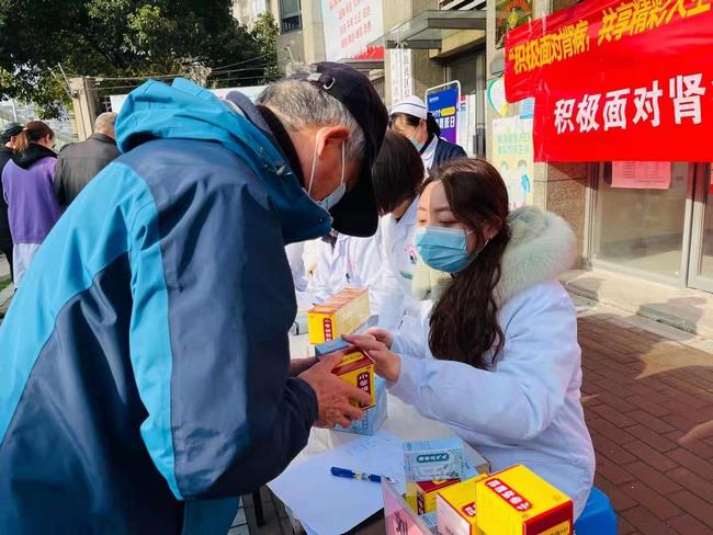 積極面對(duì)腎病 共享精彩人生——我院腎病科、內(nèi)科六支部走進(jìn)中南街道開展第十六個(gè)世界腎臟病日健康義診(圖6)