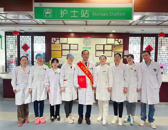 新時(shí)代是奮斗者的時(shí)代 ——我院消化1科主任肖茂林被授予蕪湖市“五一勞動(dòng)獎(jiǎng)?wù)隆?圖7)