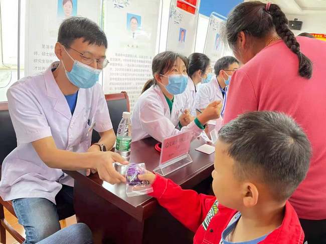 【我為群眾辦實事】關(guān)愛兒童守護健康 大型專題義診在行動(圖1)