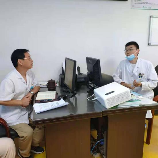 內(nèi)科八支部召開第三次黨史學(xué)習(xí)分享會(圖2)
