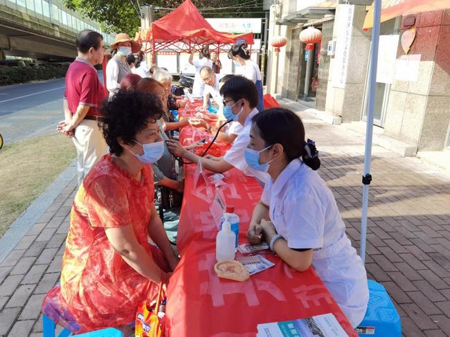 我院開展“弘揚中醫(yī)藥文化 服務(wù)百姓健康”大型義診活動(圖3)