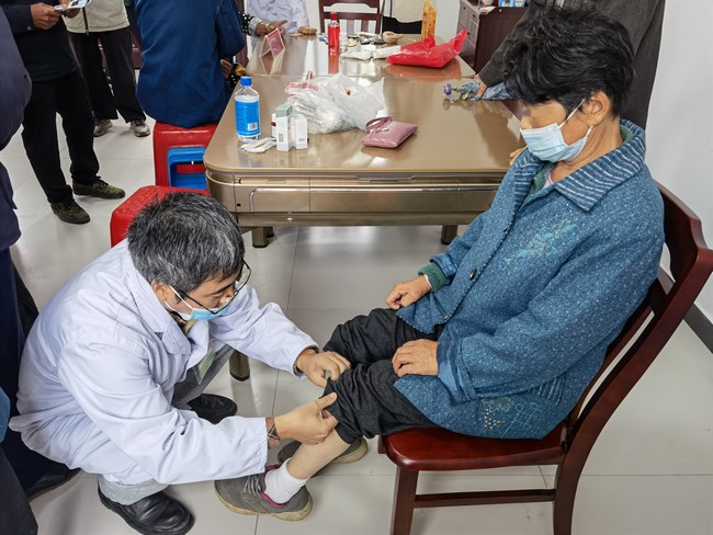 九九重陽節(jié)敬老送健康----市中醫(yī)院、蔡鋪村義診惠百姓 助力鄉(xiāng)村振興(圖3)