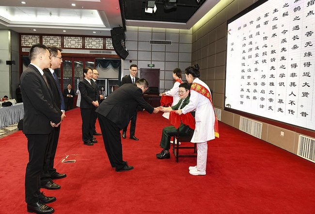 中醫(yī)正骨 薪火相傳 安徽中醫(yī)藥高等?？茖W(xué)校附屬醫(yī)院（蕪湖市中醫(yī)醫(yī)院）舉行 平樂郭氏正骨傳人郭珈宜蕪湖工作站拜師儀式(圖1)