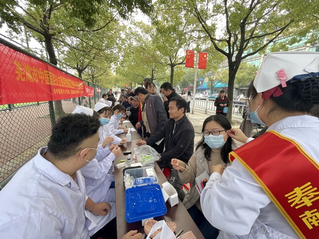 健康義診進(jìn)社區(qū)  黨建引領(lǐng)為群眾(圖5)