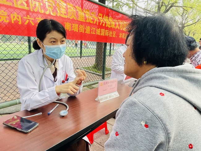 健康義診進(jìn)社區(qū)  黨建引領(lǐng)為群眾(圖7)