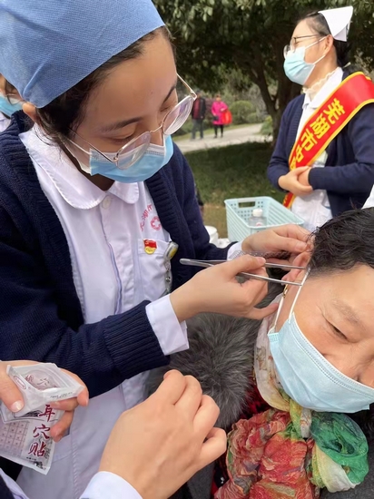 “健康呼吸 無與倫比”——世界慢阻肺日健康義診及中醫(yī)藥宣講活動(圖6)