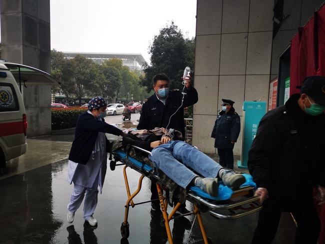 演練為實戰(zhàn)、急診當先鋒 ——我院急診科舉行“群發(fā)傷急救演練”紀實(圖1)
