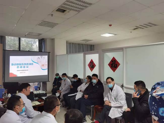演練為實戰(zhàn)、急診當先鋒 ——我院急診科舉行“群發(fā)傷急救演練”紀實(圖4)