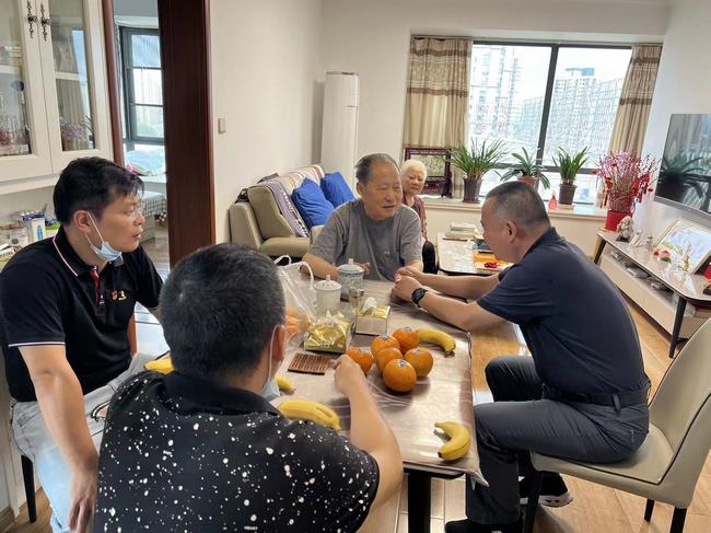 七一暖人心 心系退休老黨員(圖1)