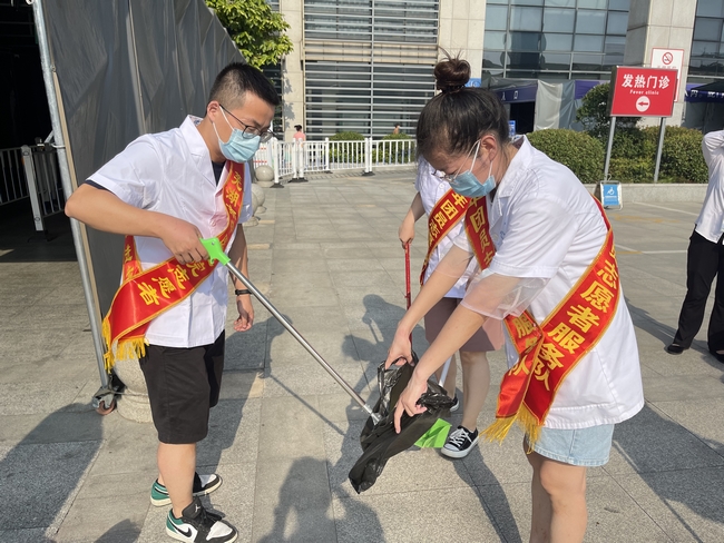 干凈清潔看我的 志愿服務(wù)在行動 ——我院團委組織開展志愿者服務(wù)活動(圖3)