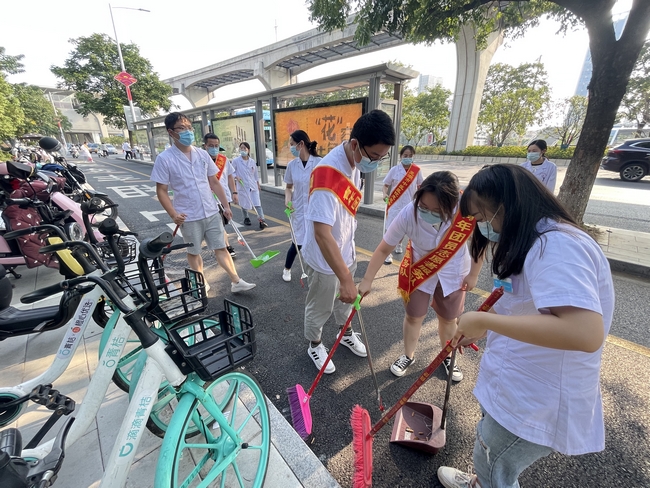 干凈清潔看我的 志愿服務(wù)在行動 ——我院團委組織開展志愿者服務(wù)活動(圖6)