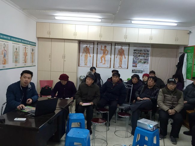 我院專家進(jìn)社區(qū)指導(dǎo)心血管疾病防治(圖1)