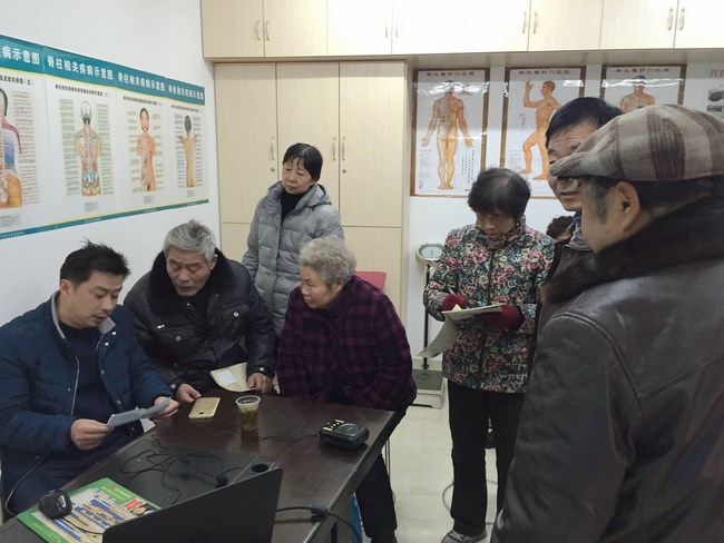 我院專家進(jìn)社區(qū)指導(dǎo)心血管疾病防治(圖2)