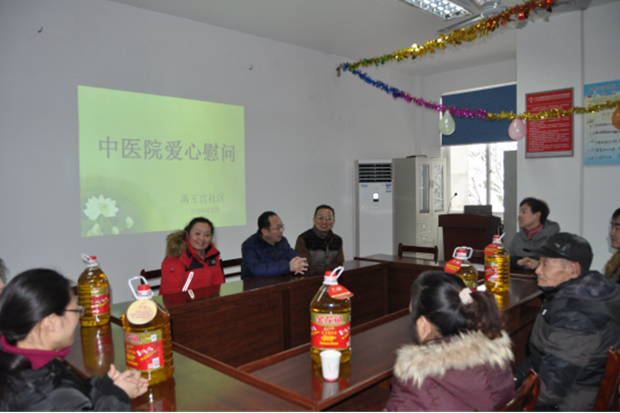 春節(jié)前夕，我院深入社區(qū)慰問結(jié)對幫扶困難戶(圖1)