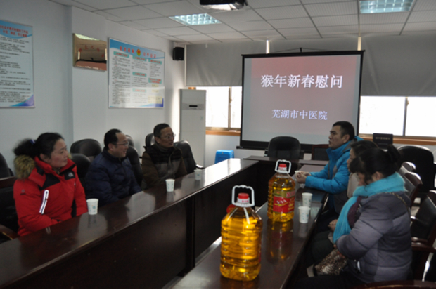 春節(jié)前夕，我院深入社區(qū)慰問結(jié)對幫扶困難戶(圖3)