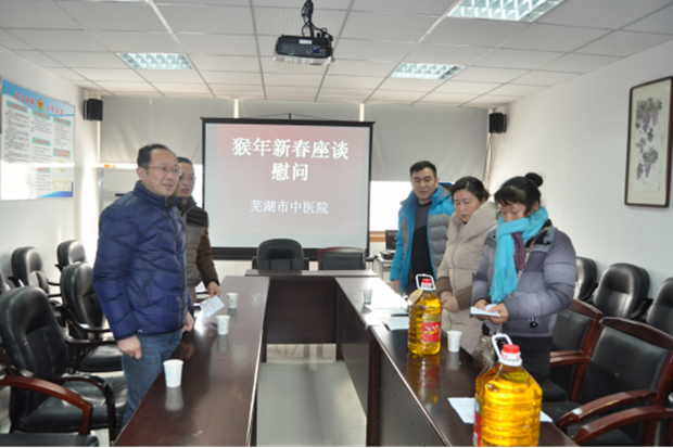 春節(jié)前夕，我院深入社區(qū)慰問結(jié)對幫扶困難戶(圖4)