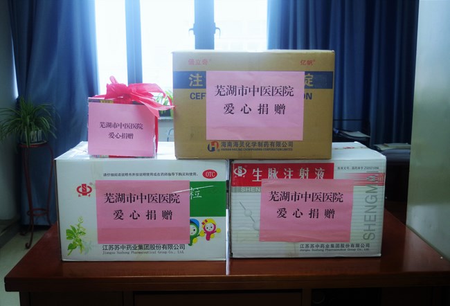 我院參加弋江區(qū)“我們?cè)谝黄穑麘?zhàn)不文明“暨彩虹公益捐贈(zèng)圖書活動(dòng)(圖2)