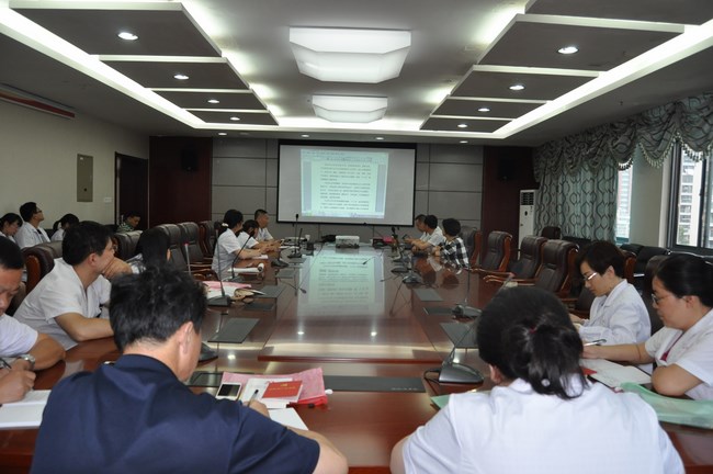 行政職能支部召開“兩學(xué)一做”學(xué)習(xí)教育專題會(圖1)