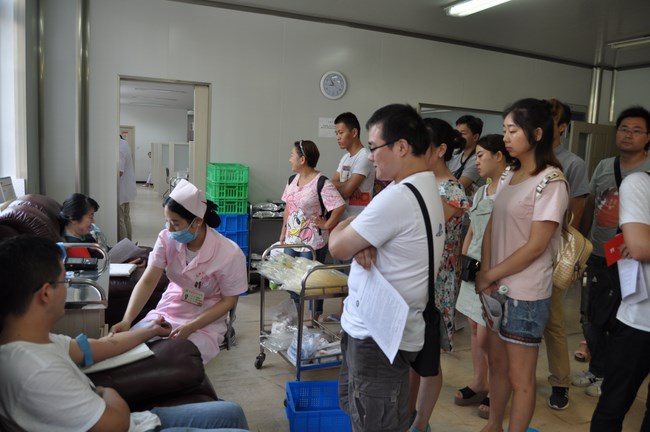 無(wú)償獻(xiàn)血，無(wú)尚光榮---我院積極組織職工參加無(wú)償獻(xiàn)血活動(dòng)(圖1)