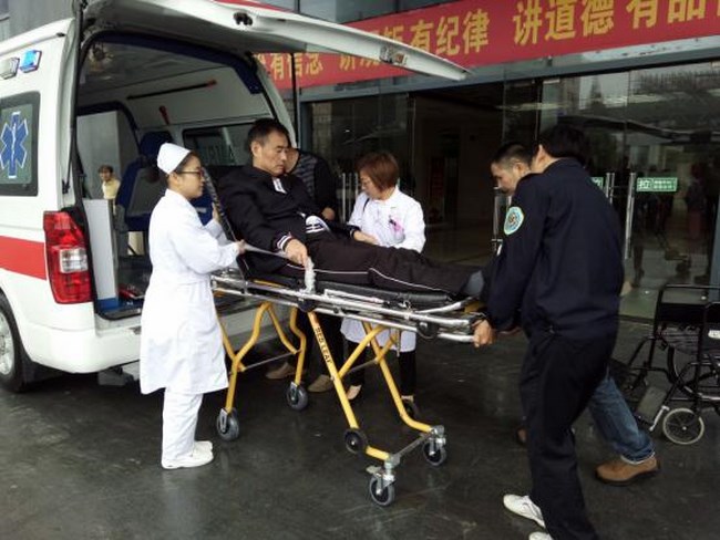 我院醫(yī)護人員為考生保駕護航(圖2)