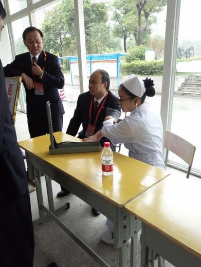 我院醫(yī)護人員為考生保駕護航(圖4)
