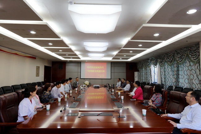 我院歡迎中國(guó)（安徽）第四批援南蘇丹醫(yī)療隊(duì)員 丁定明凱旋歸來(圖1)