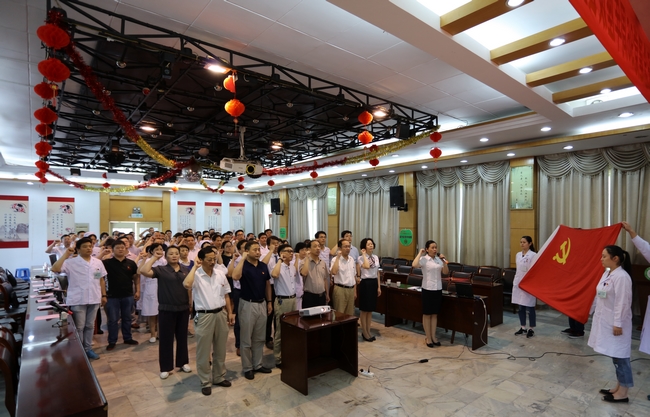 紀(jì)念建黨96周年——我院舉辦紀(jì)念建黨96周年座談會暨共產(chǎn)黨員示范崗授牌儀式(圖11)