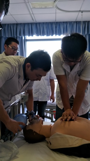 責(zé)任在心，警鐘長鳴————我院組織院內(nèi)應(yīng)急急救演練(圖1)