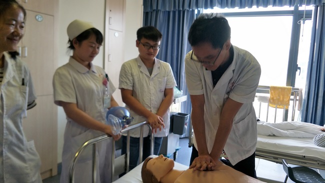 責(zé)任在心，警鐘長鳴————我院組織院內(nèi)應(yīng)急急救演練(圖3)
