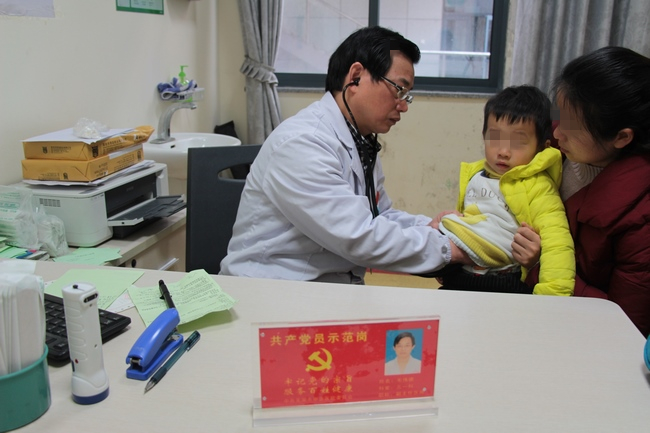 我愛兒科，志愿接力——我院兒科開展志愿服務(wù)緩解兒科就診高峰期就診壓力(圖1)
