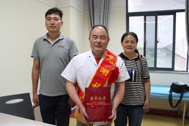 這位“蕪湖好人”你熟悉嗎？——蕪湖市中醫(yī)醫(yī)院兒科主任顧敏勇當(dāng)選“蕪湖好人”(圖1)