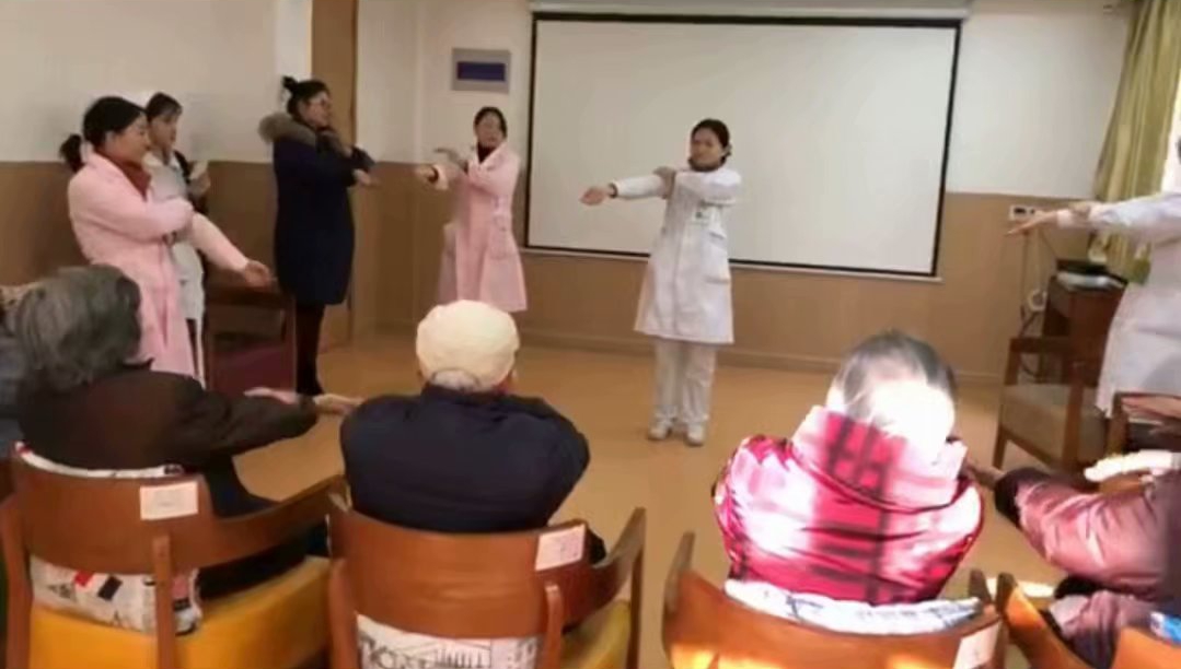 護(hù)理延伸服務(wù)之中醫(yī)特色循經(jīng)拍打操走進(jìn)福延頤樂堂養(yǎng)老公寓(圖1)