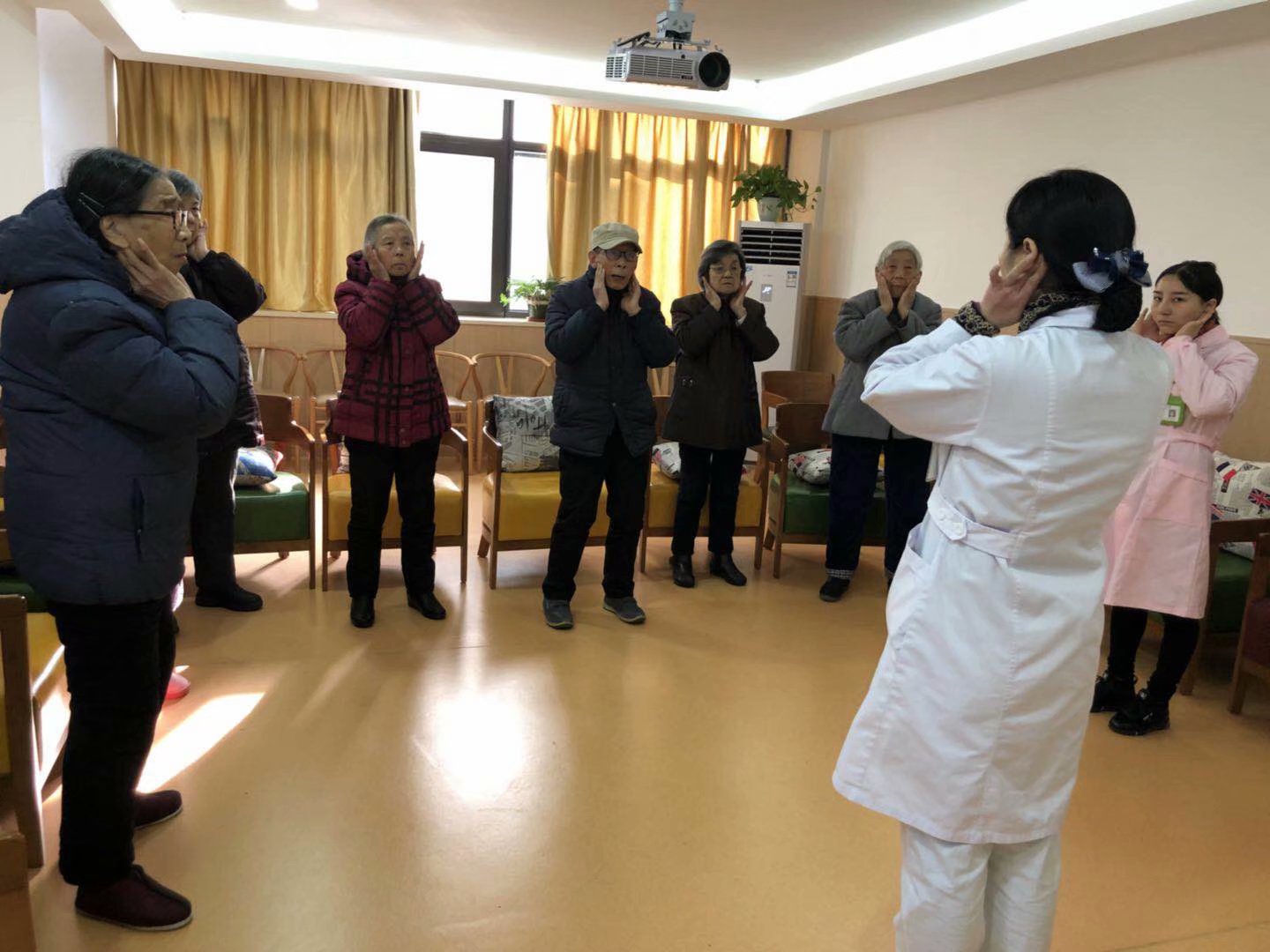 護(hù)理延伸服務(wù)之中醫(yī)特色循經(jīng)拍打操走進(jìn)福延頤樂堂養(yǎng)老公寓(圖3)