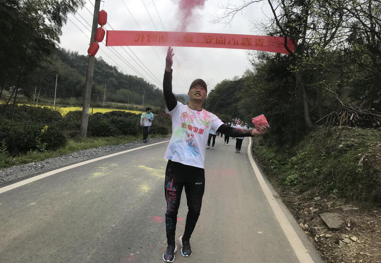 我院青年參加團(tuán)市委舉辦的“暢跑田園靄里 助力鄉(xiāng)村振興”青春彩跑活動(圖2)