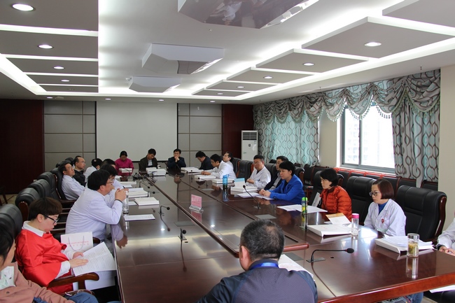 發(fā)揚民主，凝聚共識，科學決策——各代表團分組討論(圖1)