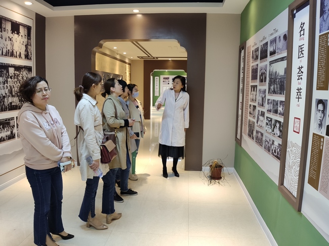 見證發(fā)展變遷 傳承中醫(yī)文化-----弋江橋街道社區(qū)衛(wèi)生服務中心來我院院史館參觀(圖1)