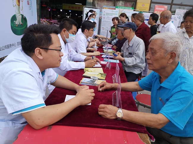 我院聯(lián)合弋磯山街道舉辦5.31世界無煙日健康進社區(qū)主題活動(圖1)