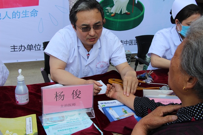 我院聯(lián)合弋磯山街道舉辦5.31世界無煙日健康進社區(qū)主題活動(圖3)