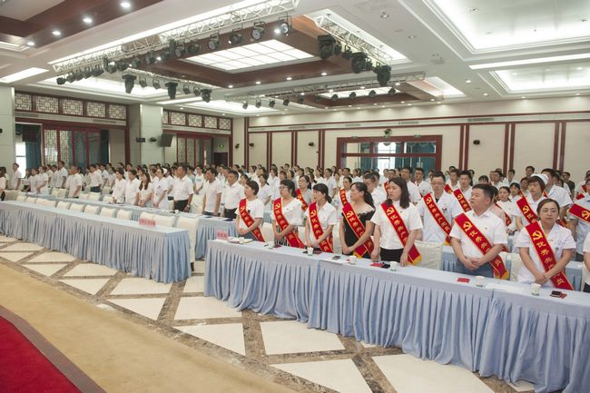蕪湖市中醫(yī)醫(yī)院召開紀念建黨98周年暨“兩優(yōu)一先”表彰大會(圖2)