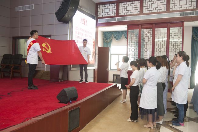 蕪湖市中醫(yī)醫(yī)院召開紀念建黨98周年暨“兩優(yōu)一先”表彰大會(圖4)
