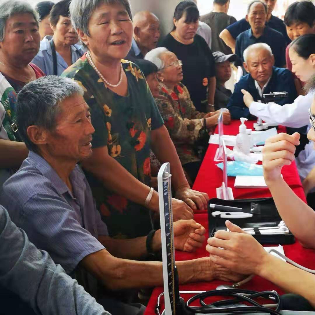 不懼酷暑 紅手環(huán)在行動——腦病科赴利辛為居民進行健康義診(圖2)